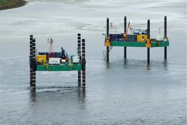 地質探査用自動昇降プラットフォーム