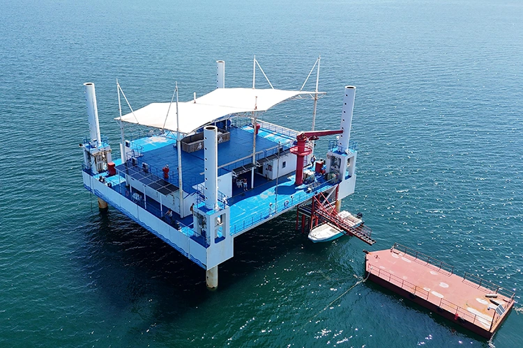 ジャッキアップ リビング クォーター プラットフォーム