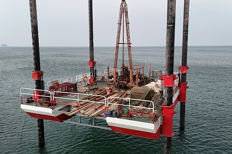 メンテナンス自動昇降プラットフォーム