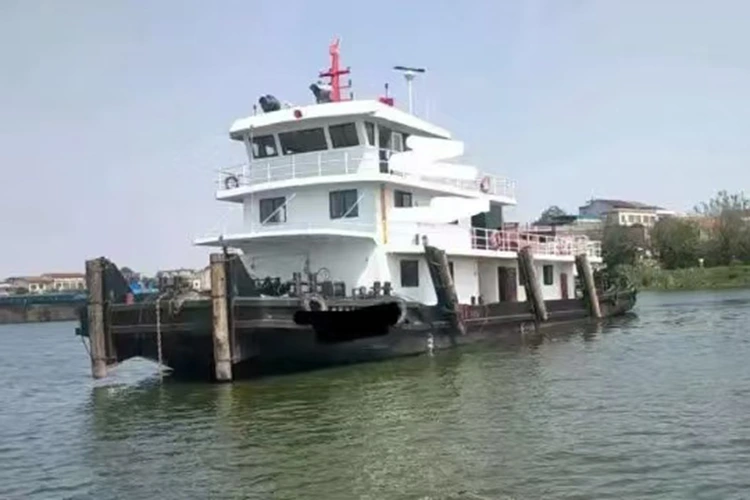 垂直船尾プロペラタグボート